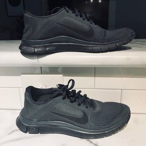 Men’s black NIKE- worn once!